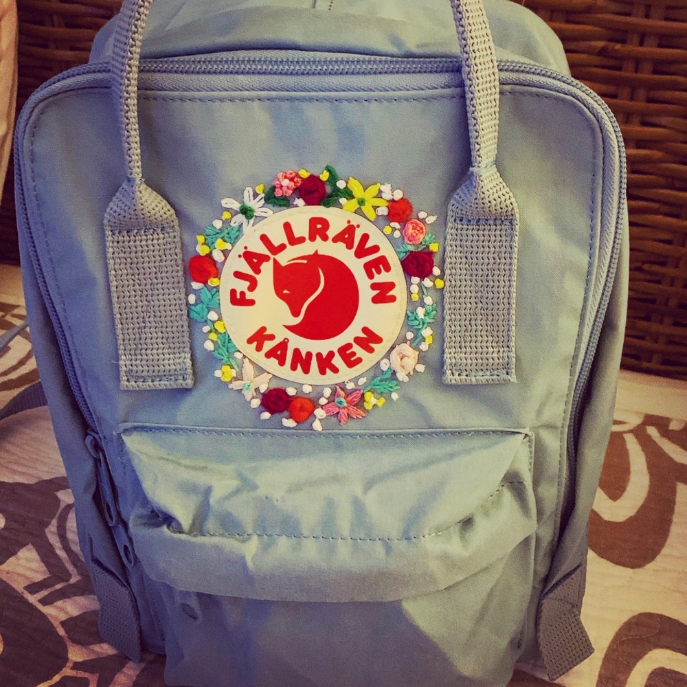 NWT 🌸🌼FJALLRAVEN KANKEN MINI EMBROIDERED